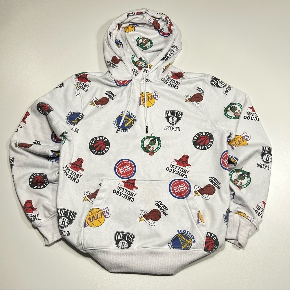 NBA All-Over Logo Print Pullover Hoodie White Fleece Size Medium